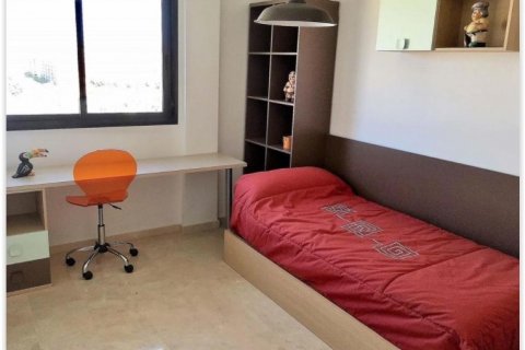 Apartamento en venta en Alicante, España 3 dormitorios, 100 m2 No. 45857 - foto 2