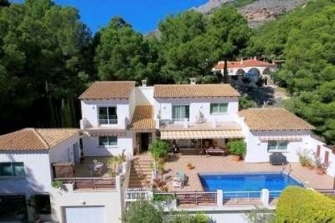 Villa en venta en Altea, Alicante, España 4 dormitorios, 395 m2 No. 42985 - foto 1