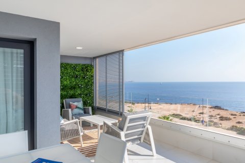 Apartamento en venta en Punta Prima, Alicante, España 3 dormitorios, 127 m2 No. 49188 - foto 1