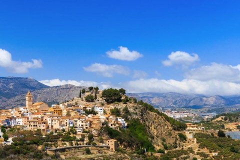 Los pueblos pequeños favoritos por los extranjeros para mercar vivienda en España
