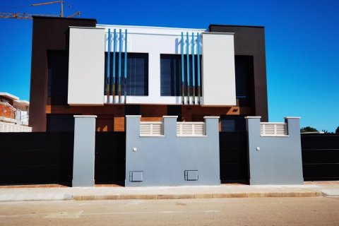 Casa adosada en venta en Alicante, España 3 dormitorios, 121 m2 No. 50172 - foto 2