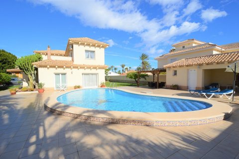 Villa en venta en Cabo Roig, Alicante, España 4 dormitorios, 276 m2 No. 35304 - foto 1