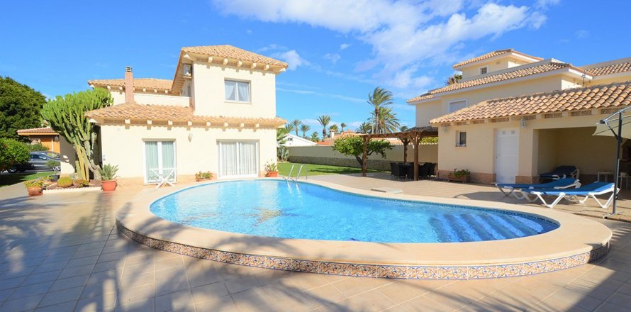 Villa en Cabo Roig, Alicante, España 4 dormitorios, 276 m2 No. 35304