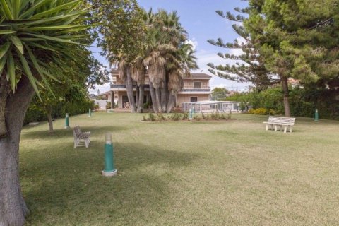 Villa en venta en Campoamor, Alicante, España 7 dormitorios, 366 m2 No. 50972 - foto 2