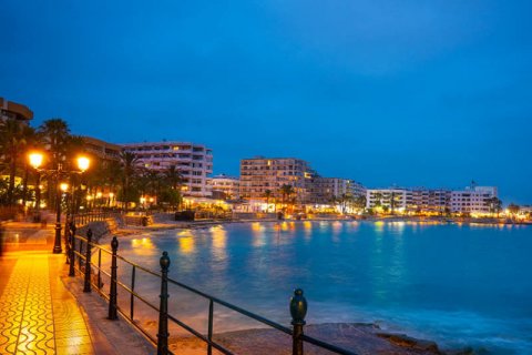 Los extranjeros hacen ya la mitad de las compraventas de inmuebles en Ibiza y Formentera