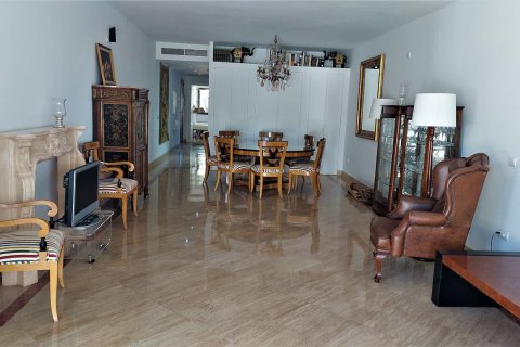 Apartamento en venta en Marbella, Málaga, España 1 dormitorio, 121 m2 No. 49951 - foto 2