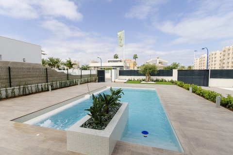 Villa en venta en Campoamor, Alicante, España 3 dormitorios, 157 m2 No. 49750 - foto 2