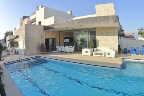 Villa en venta en Albir, Alicante, España 6 dormitorios, 968 m2 No. 50256 - foto 2