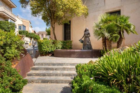 Villa en venta en Santa Margalida, Mallorca, España 10 dormitorios, 711 m2 No. 51098 - foto 2