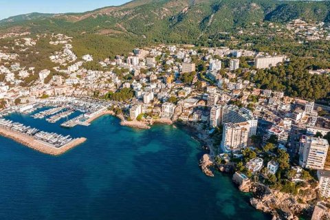 Las islas Baleares lideran la inversión hotelera en España, según CBRE