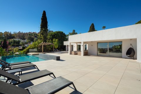 Villa en venta en Nueva Andalucía, Málaga, España 6 dormitorios, 550 m2 No. 53421 - foto 1