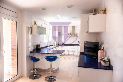 Villa en venta en Vilafortuny, Tarragona, España 4 dormitorios, 350 m2 No. 53632 - foto 18
