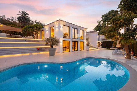 Villa en venta en Nueva Andalucía, Málaga, España 4 dormitorios, 350 m2 No. 53504 - foto 25