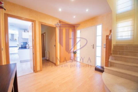 Villa en venta en Vilafortuny, Tarragona, España 4 dormitorios, 350 m2 No. 53632 - foto 28
