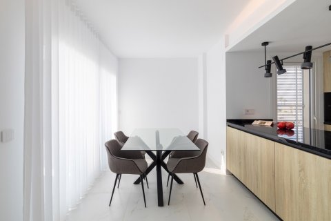 Apartamento en venta en Alicante, España 2 dormitorios, 127 m2 No. 49189 - foto 5