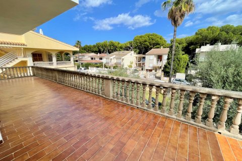 Villa en venta en Port D'alcudia, Mallorca, España 6 dormitorios, 343 m2 No. 53190 - foto 2