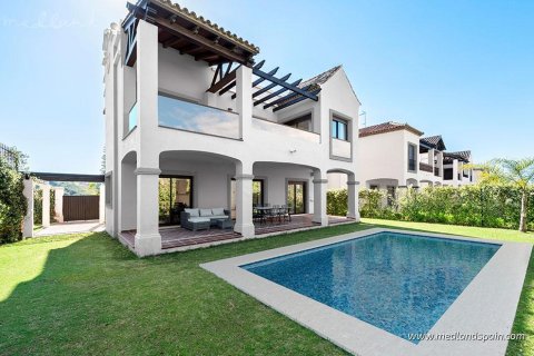 Villa en venta en Estepona, Málaga, España 3 dormitorios, 171 m2 No. 52966 - foto 1