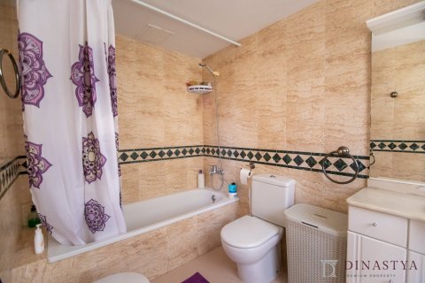 Casa adosada en venta en Salou, Tarragona, España 5 dormitorios, 300 m2 No. 53648 - foto 16