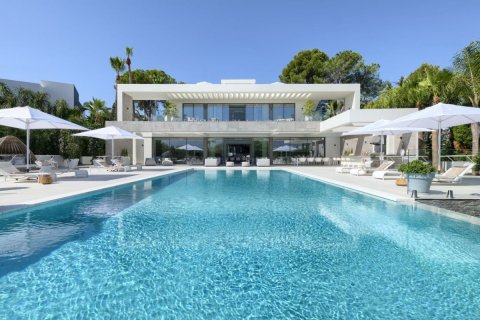 Villa en venta en Nueva Andalucía, Málaga, España 9 dormitorios, 1197 m2 No. 53389 - foto 1