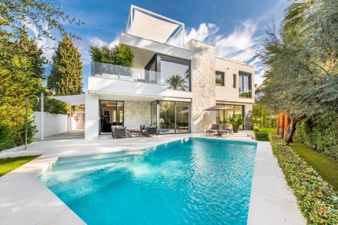 Villa en venta en Marbella Golden Mile, Málaga, España 5 dormitorios, 393 m2 No. 53570 - foto 1