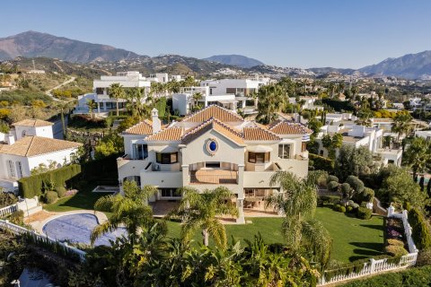 Villa en venta en La Alquería-El Paraíso, Málaga, España 5 dormitorios, 530 m2 No. 53552 - foto 3