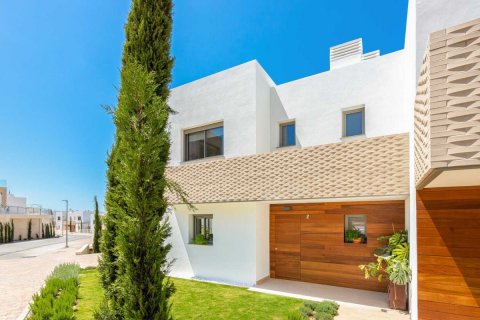 Casa adosada en venta en Benalmádena, Málaga, España 3 dormitorios, 344 m2 No. 53383 - foto 1