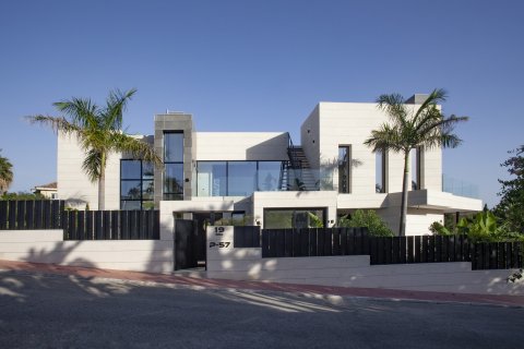 Villa en venta en Nueva Andalucía, Málaga, España 7 dormitorios, 1090 m2 No. 53517 - foto 13