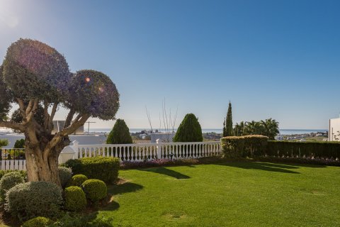Villa en venta en La Alquería-El Paraíso, Málaga, España 5 dormitorios, 530 m2 No. 53552 - foto 8