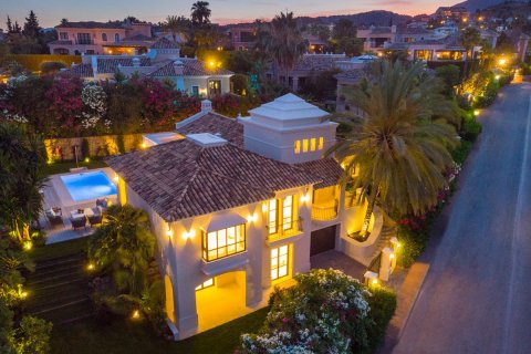 Villa en venta en Nueva Andalucía, Málaga, España 5 dormitorios, 373 m2 No. 53554 - foto 2