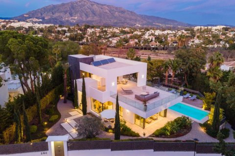 Villa en venta en Nueva Andalucía, Málaga, España 5 dormitorios, 441 m2 No. 53523 - foto 28