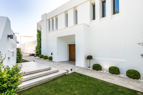 Villa en venta en Nueva Andalucía, Málaga, España 11 dormitorios, 1150 m2 No. 53506 - foto 9