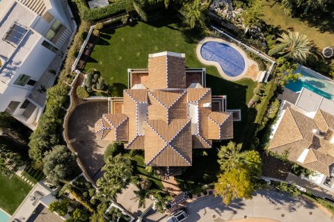 Villa en venta en La Alquería-El Paraíso, Málaga, España 5 dormitorios, 530 m2 No. 53552 - foto 7