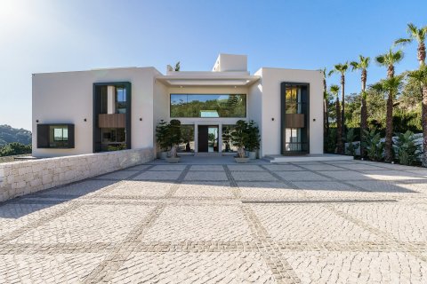 Villa en venta en La Perla-Torremuelle, Málaga, España 6 dormitorios, 1400 m2 No. 53422 - foto 1