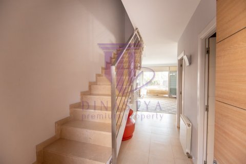 Casa adosada en venta en Vilafortuny, Tarragona, España 2 dormitorios, 172 m2 No. 53638 - foto 16