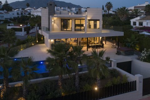 Villa en venta en Nueva Andalucía, Málaga, España 7 dormitorios, 1090 m2 No. 53517 - foto 4