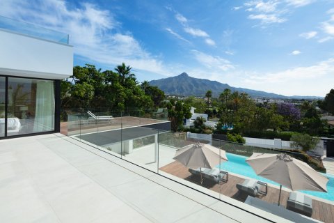 Villa en venta en Nueva Andalucía, Málaga, España 5 dormitorios, 491 m2 No. 53491 - foto 9