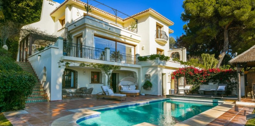 Villa en Río Real, Málaga, España 5 dormitorios, 497 m2 No. 53457