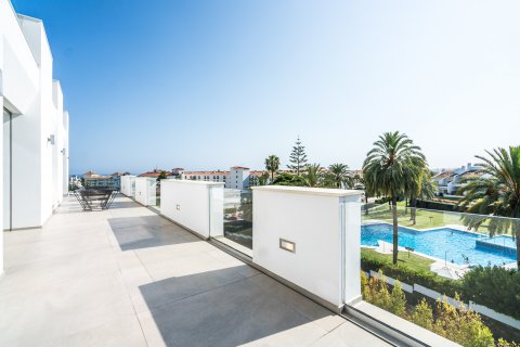 Villa en venta en Nueva Andalucía, Málaga, España 11 dormitorios, 1150 m2 No. 53506 - foto 13