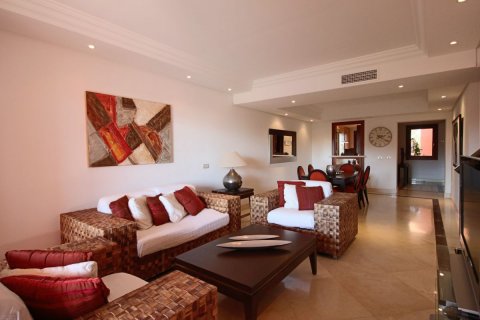 Apartamento en venta en Estepona, Málaga, España 3 dormitorios, 183 m2 No. 53399 - foto 2