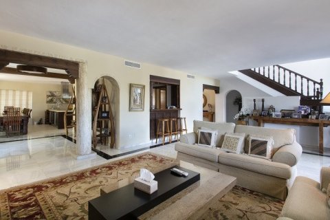 Villa en venta en Nueva Andalucía, Málaga, España 5 dormitorios, 400 m2 No. 53559 - foto 17