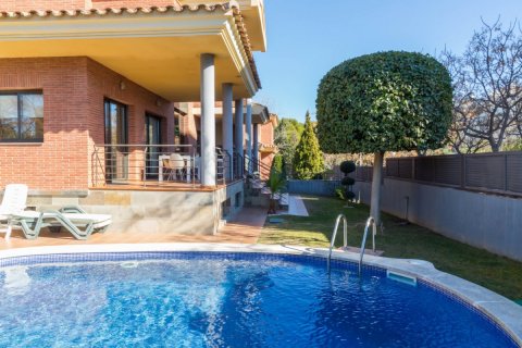 Villa en venta en Salou, Tarragona, España 5 dormitorios, 300 m2 No. 53618 - foto 2