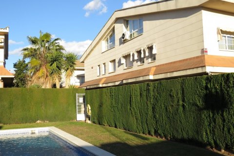Casa adosada en venta en Salou, Tarragona, España 3 dormitorios, 267 m2 No. 53626 - foto 1