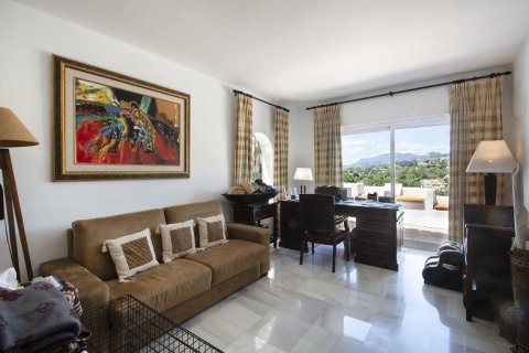 Villa en venta en Nueva Andalucía, Málaga, España 5 dormitorios, 400 m2 No. 53559 - foto 25
