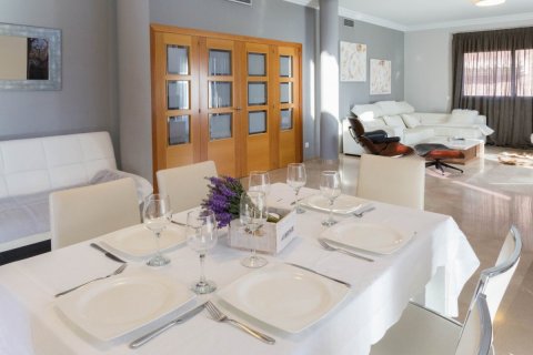 Villa en venta en Salou, Tarragona, España 5 dormitorios, 300 m2 No. 53618 - foto 25