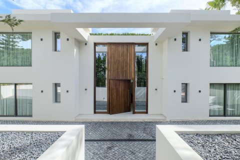 Villa en venta en Nueva Andalucía, Málaga, España 9 dormitorios, 1197 m2 No. 53389 - foto 4