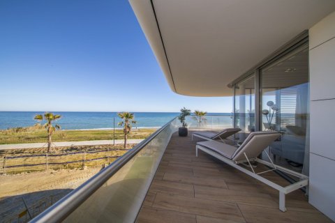 Apartamento en venta Estepona, Málaga, España 4 dormitorios, 157 m2 No. 53425 - foto 1