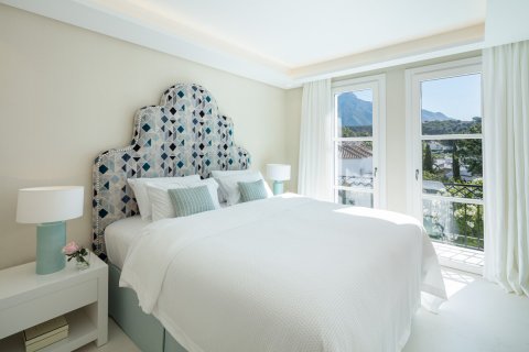 Villa en venta en Nueva Andalucía, Málaga, España 5 dormitorios, 373 m2 No. 53554 - foto 9
