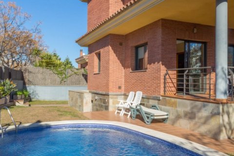 Villa en venta en Salou, Tarragona, España 5 dormitorios, 300 m2 No. 53618 - foto 3
