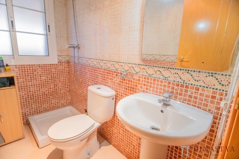 Casa adosada en venta en Salou, Tarragona, España 5 dormitorios, 300 m2 No. 53648 - foto 9