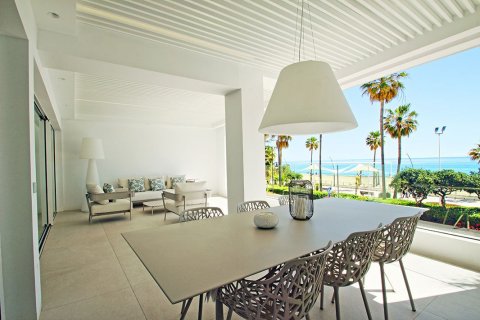 Apartamento en venta en Estepona, Málaga, España 3 dormitorios, 228 m2 No. 53482 - foto 1